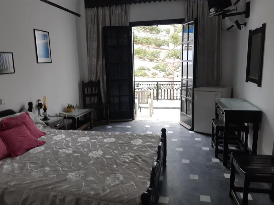 Hotel Koralli Kamári Kültér fotó